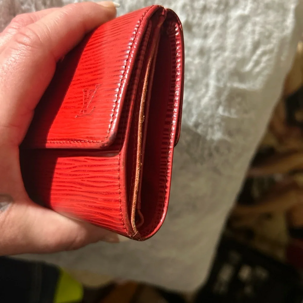 Red Luis Vuitton Epi 100% Authentic wood grain leather made in France UNI-SEX❤️ - Picture 12 of 15